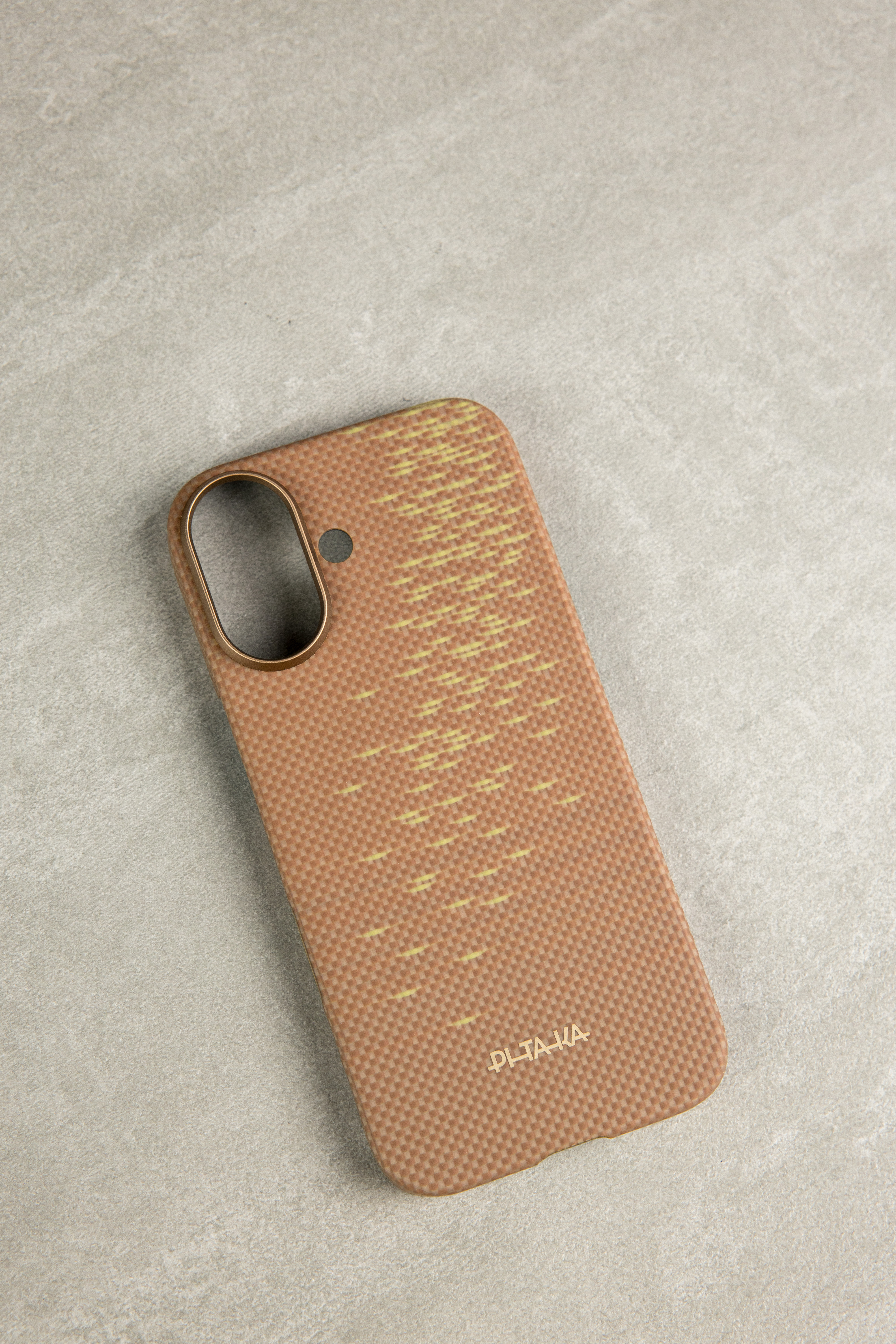 Чохол Pitaka Ultra-Slim PitaTap на iPhone 17 Golden Glint - 1